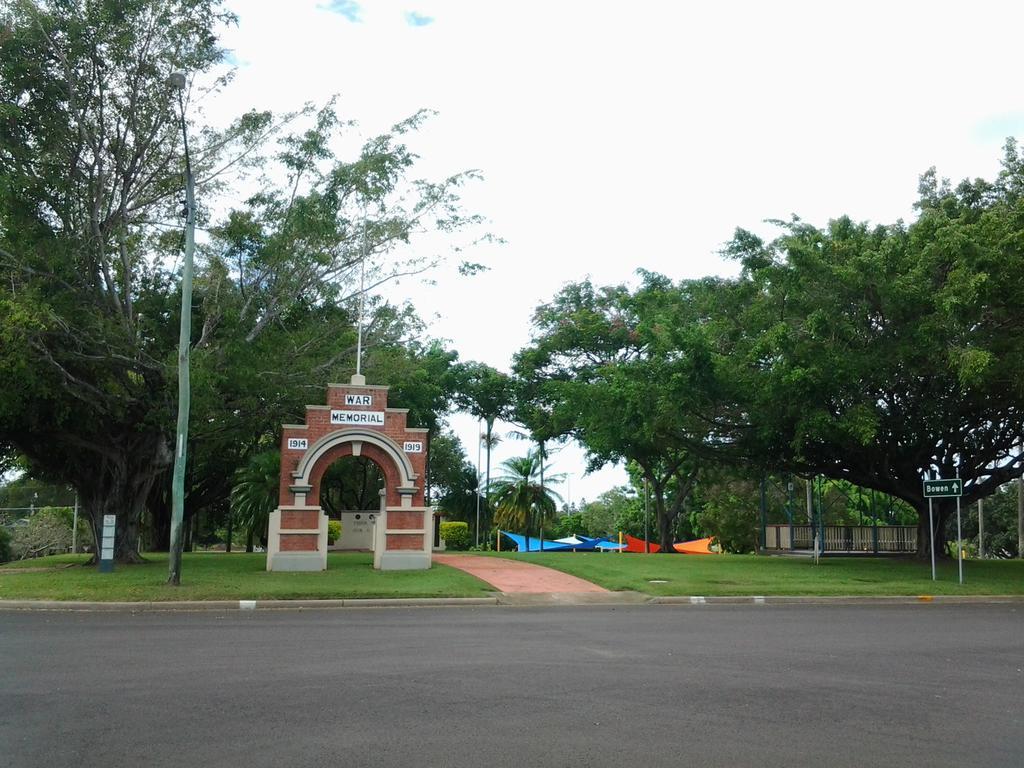 Tropical City Motor Inn Ayr Εξωτερικό φωτογραφία